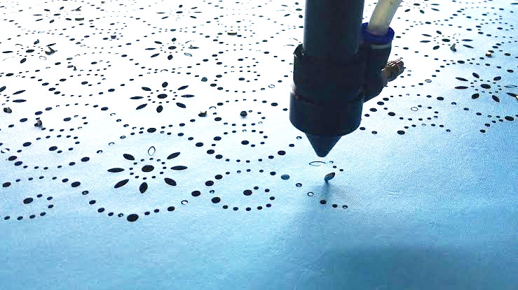 How to cut Fabric with prints