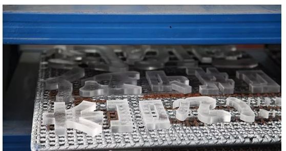 Acrylic sheet cutting machine