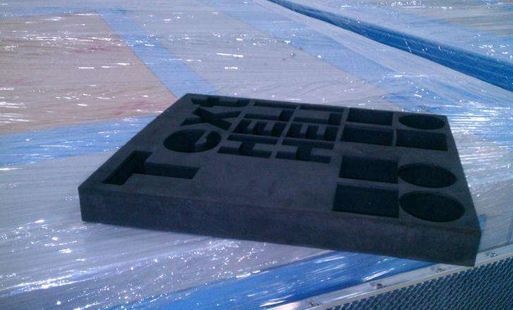 cuanto tarda la máquina láser en cortar goma eva