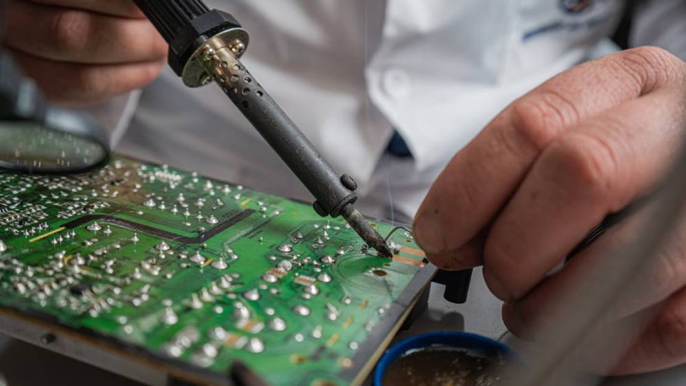 Why Traditional Methods Fail for Precision PCB Rework Why Traditional Methods Fail for Precision PCB Rework