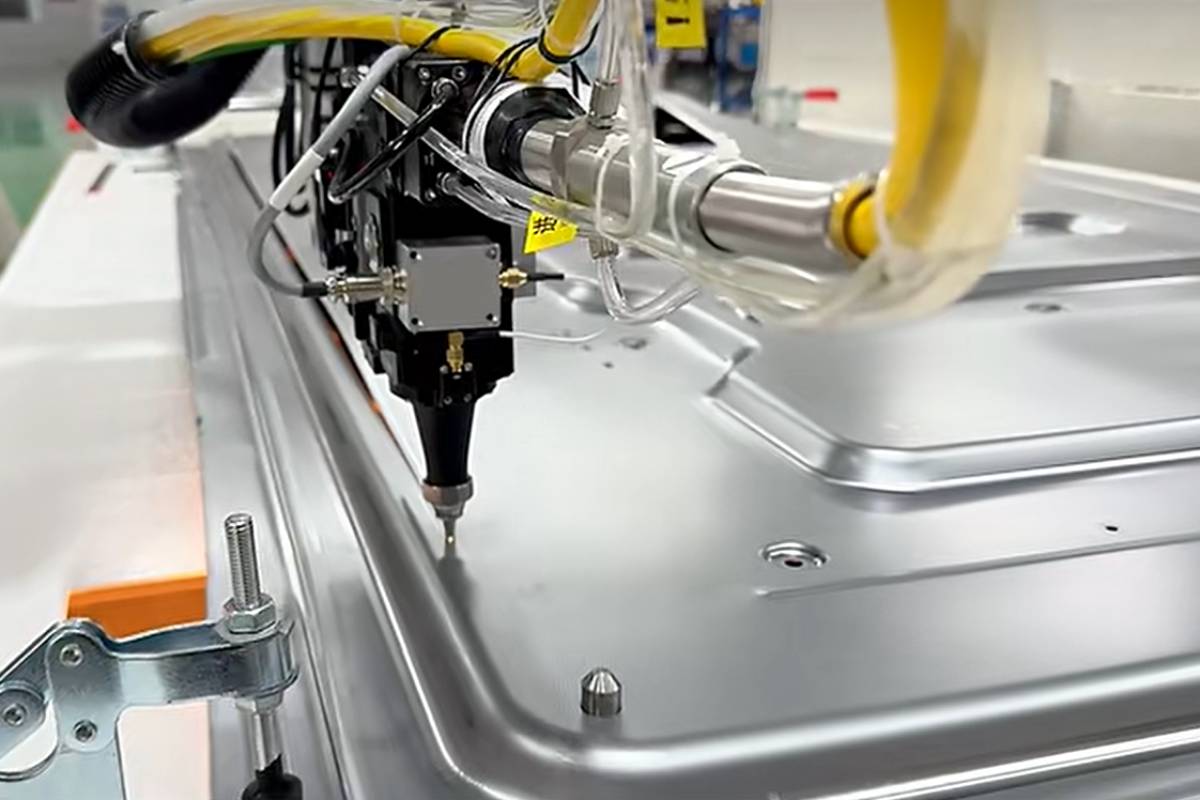 3D Five‑Axis Laser Cutting for Helmet Manufacturing