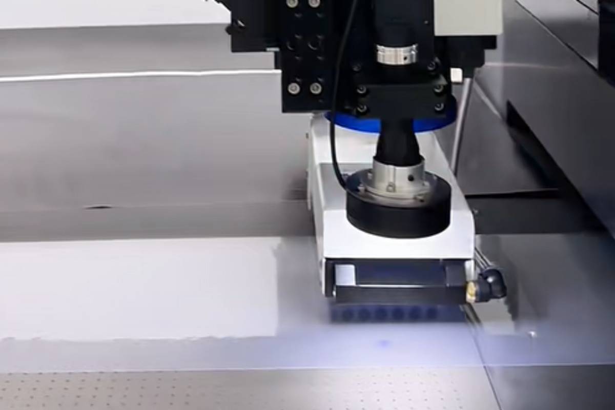 Roll-to-roll film cutting