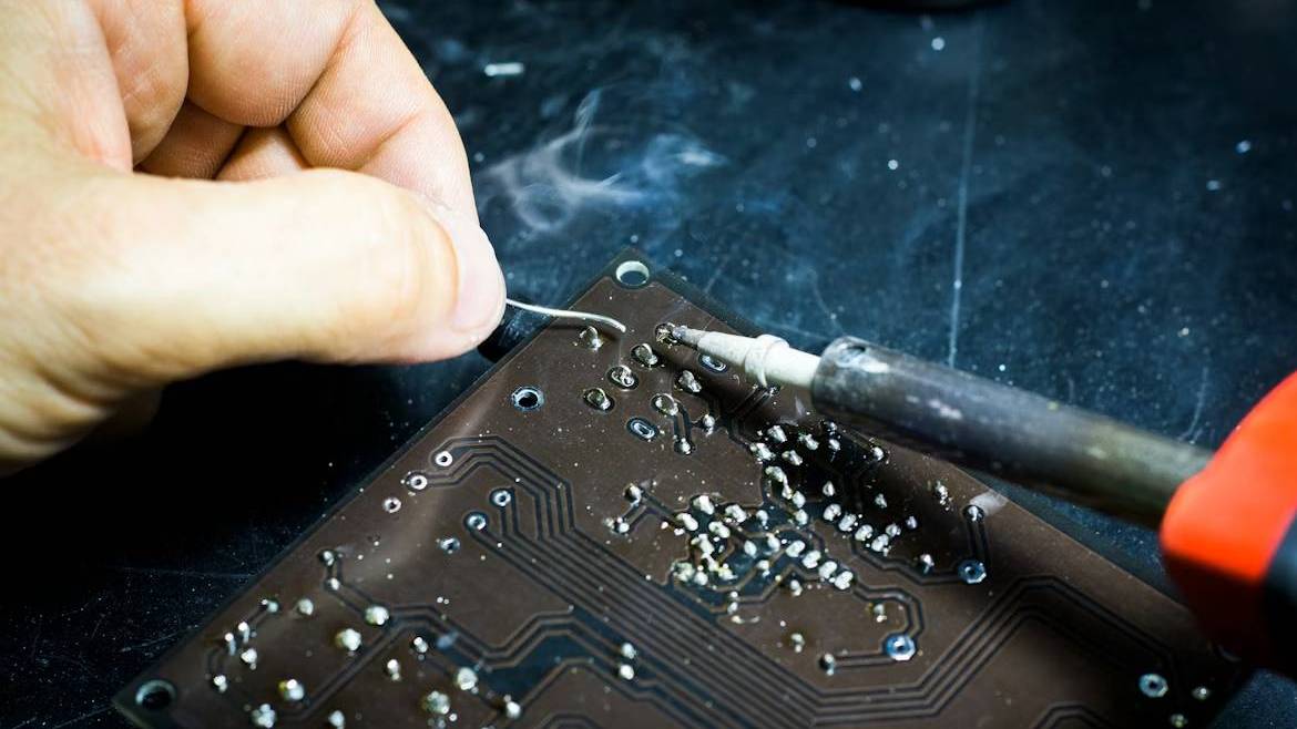 Selective PCB Coating Removal: Precision Laser Rework & FA