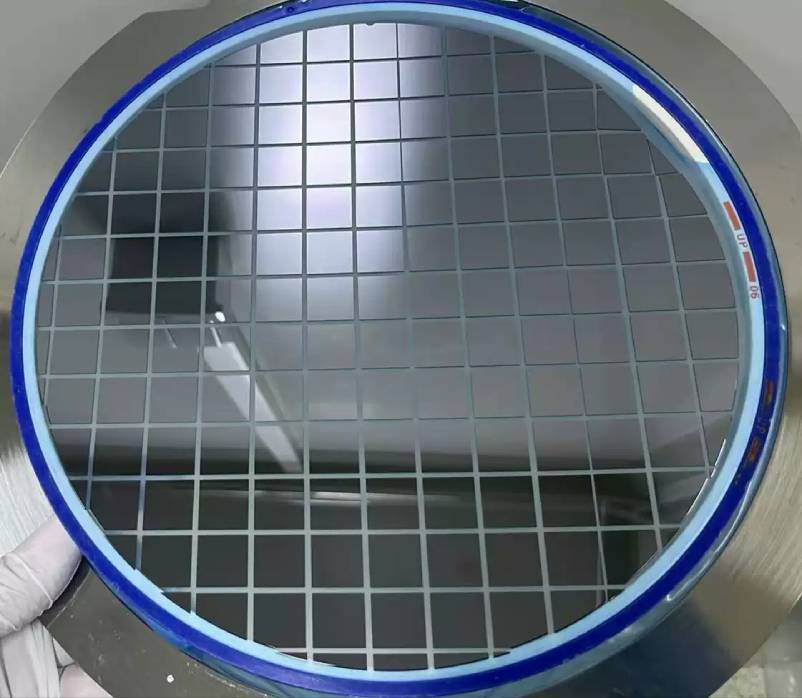 Semiconductor silicon wafer cutting